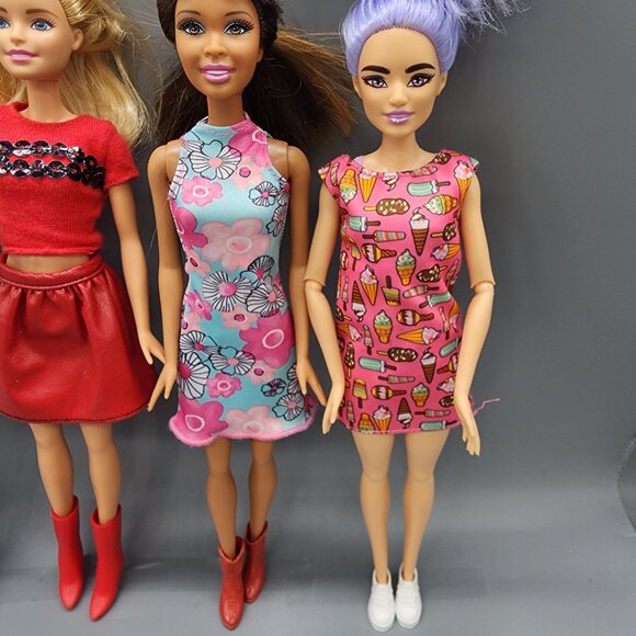 4 Vintage & Modern Barbie Dolls Bundle + Clothes Accessories Mattel 2001-2021 - Picture 6 of 16